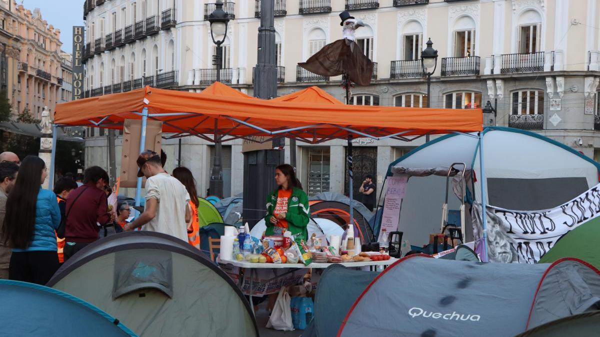 La acampada en la Puerta del Sol en Madrid y la última hora sobre Maricarmen y el decreto de la vivienda, en directo
